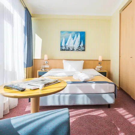 Strand-hotel Huebner 4*