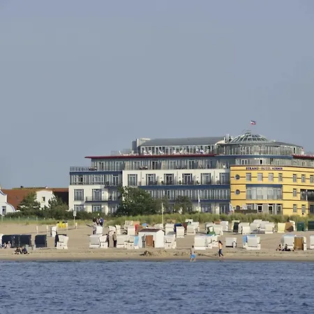 Strand-hotel Huebner 4*
